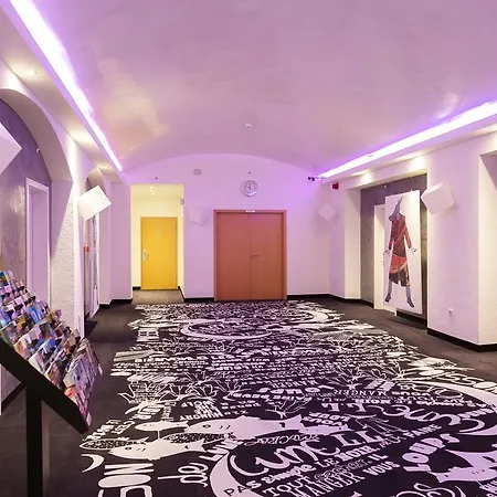 三星酒店 4* 拉卢维耶尔